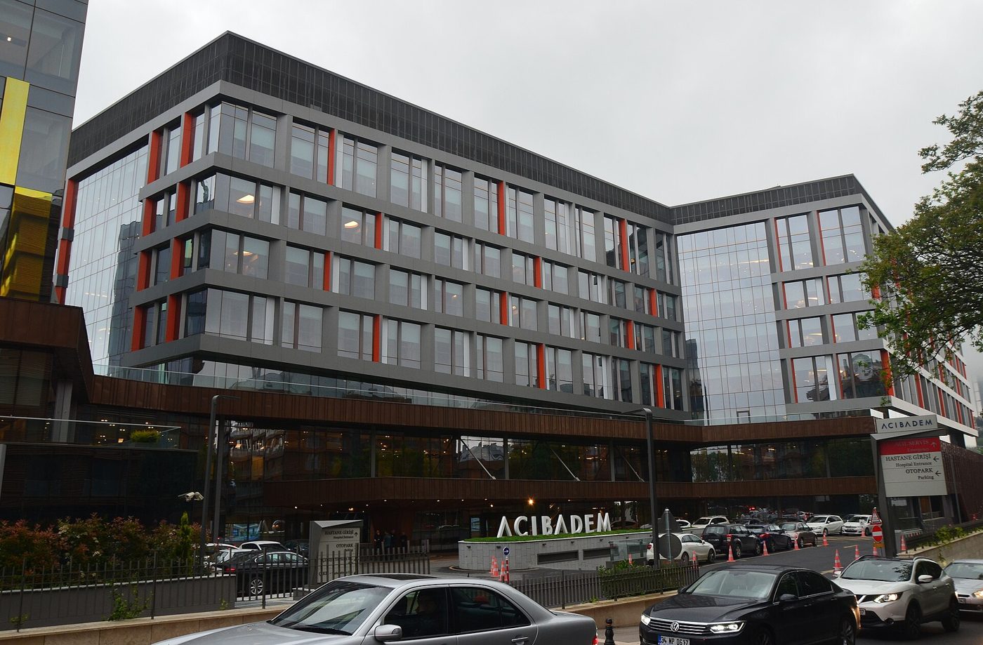 Acıbadem Hospital Altunizade, exterior